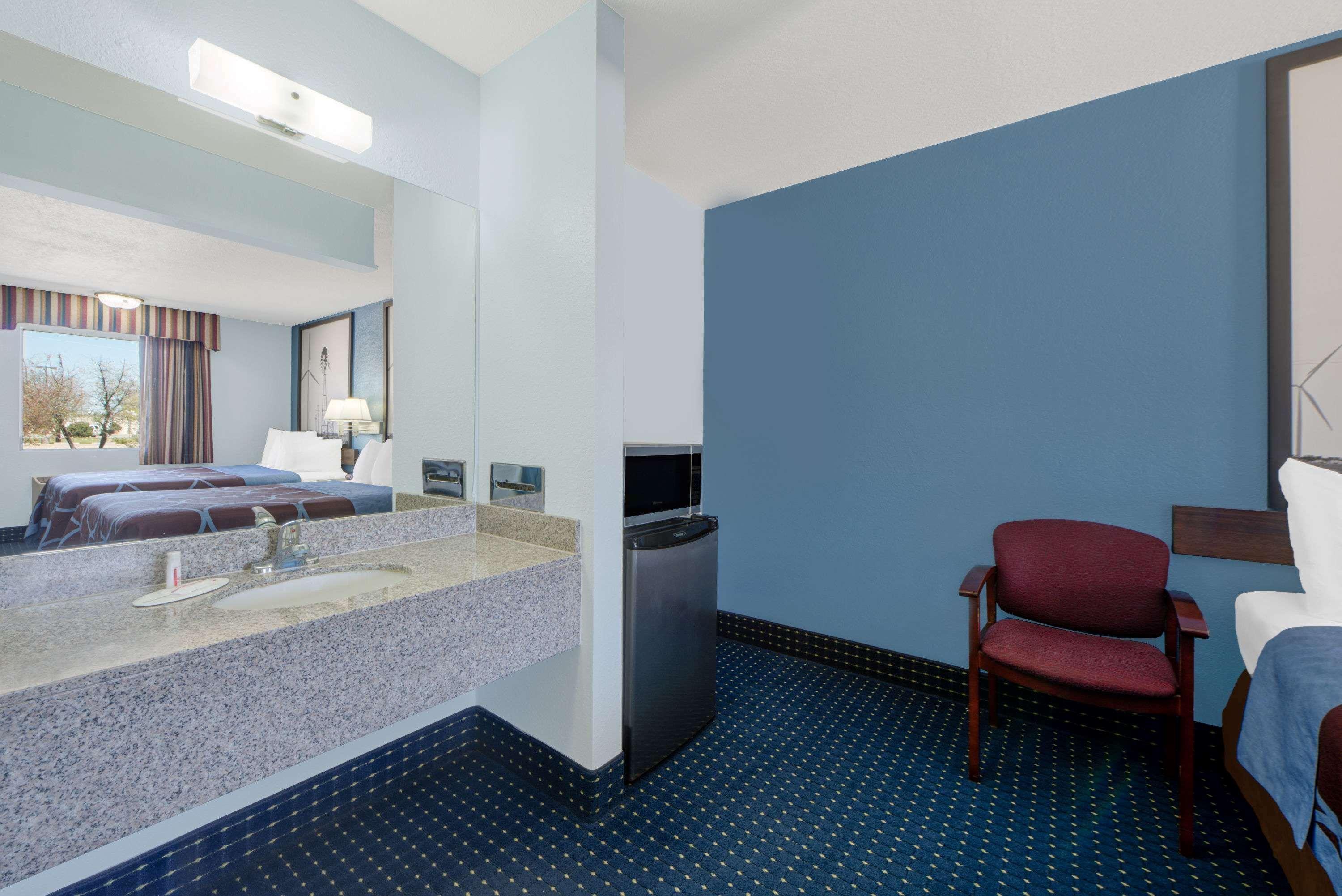 Super 8 By Wyndham Dumas Tx Motel Eksteriør billede